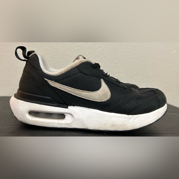 Used Kids Nike Air Max Dawn Black& White- size 3 - Picture 2 of 13